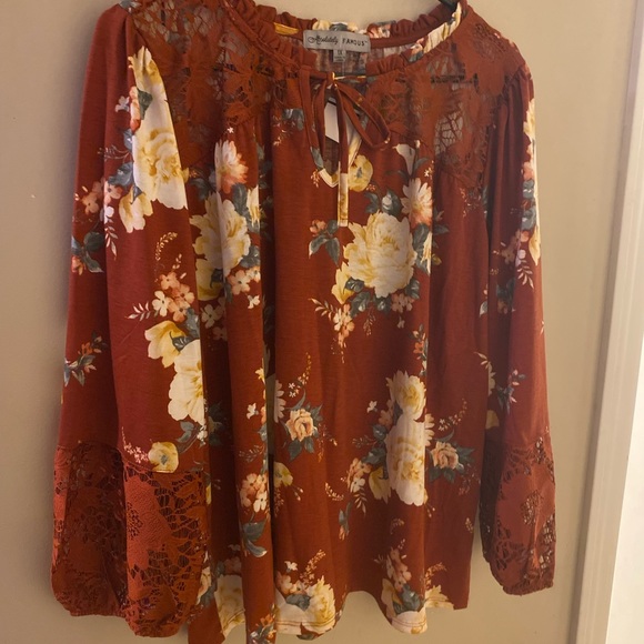 Absolutely famous top with lace - Picture 5 of 5